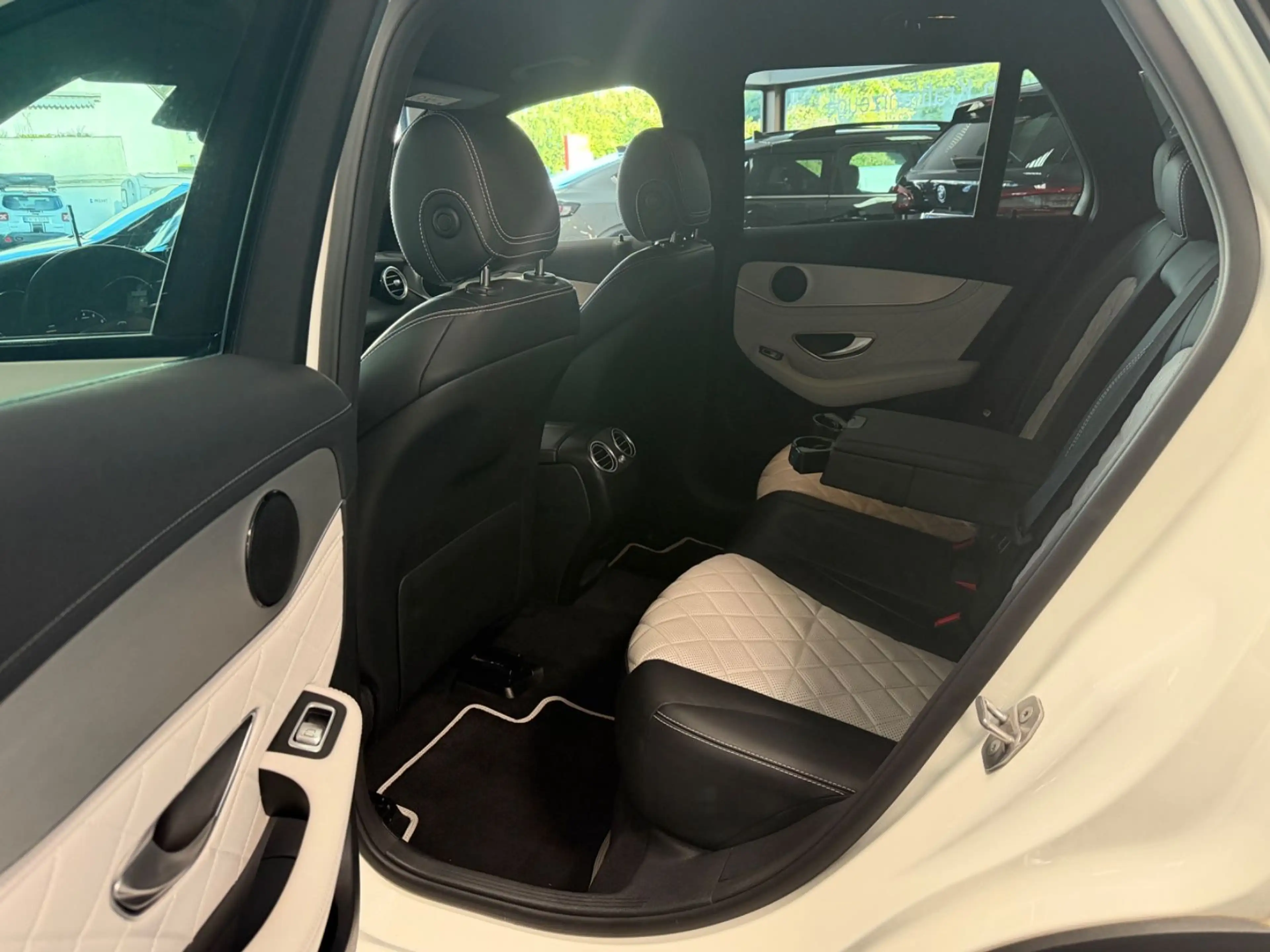 Mercedes-Benz GLC 250 4Matic AMG LINE*DESIGNO*AIRMATIC*LED*6 — photo 13