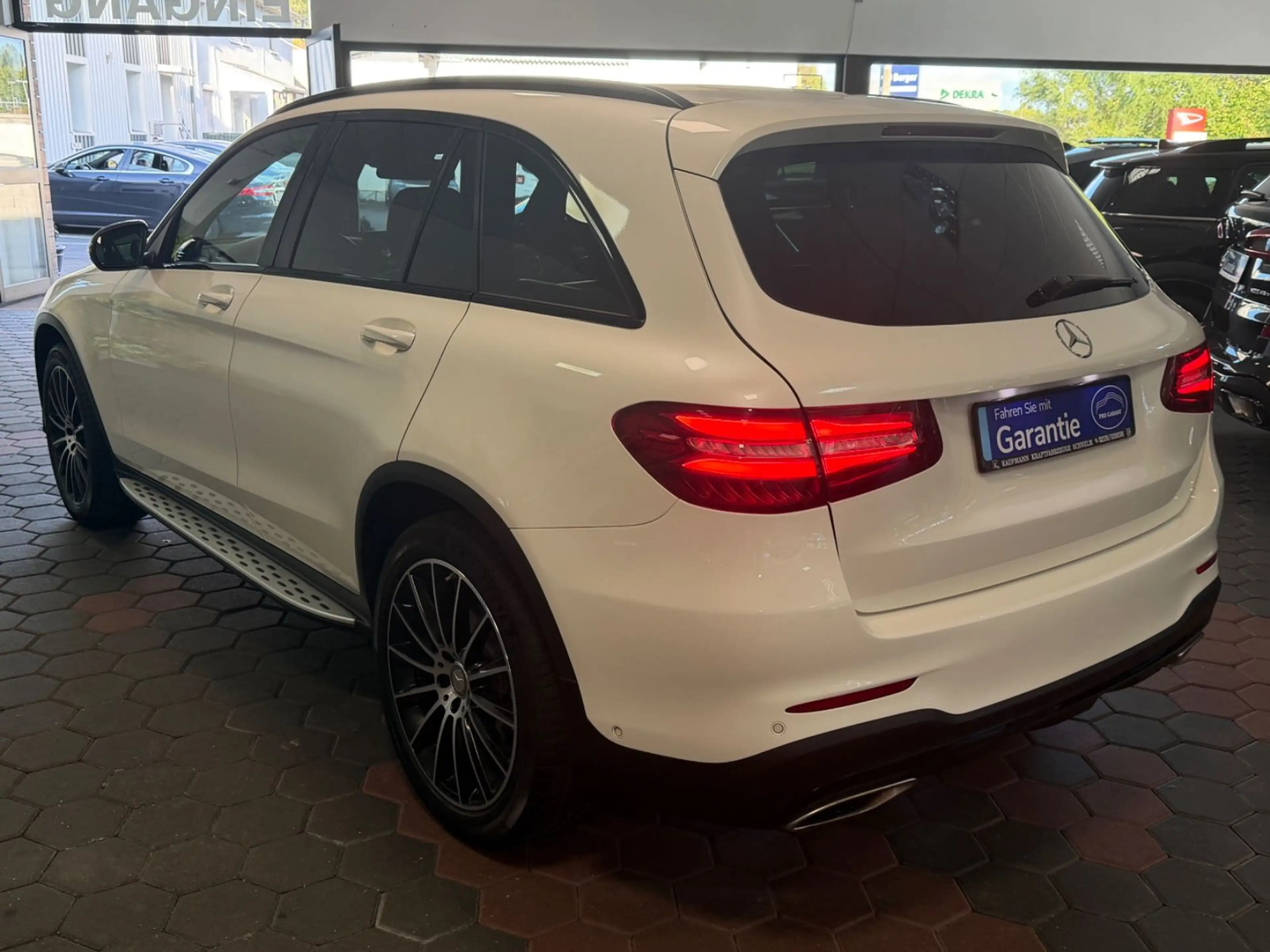 Mercedes-Benz GLC 250 4Matic AMG LINE*DESIGNO*AIRMATIC*LED*6 — photo 2