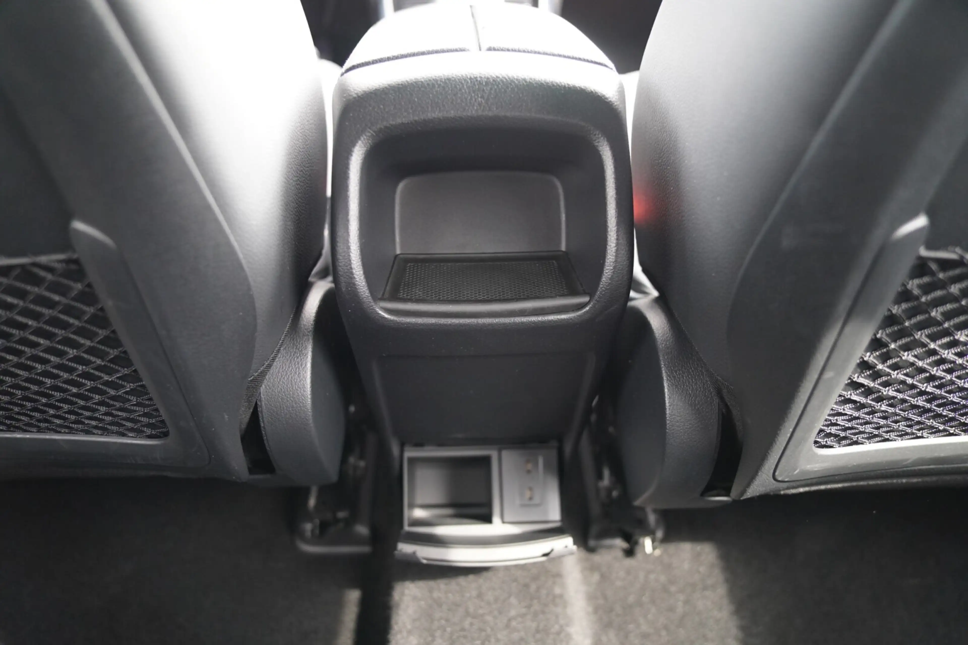 Mercedes-Benz EQB 300 EQB 300 4MATIC Progressive — photo 23
