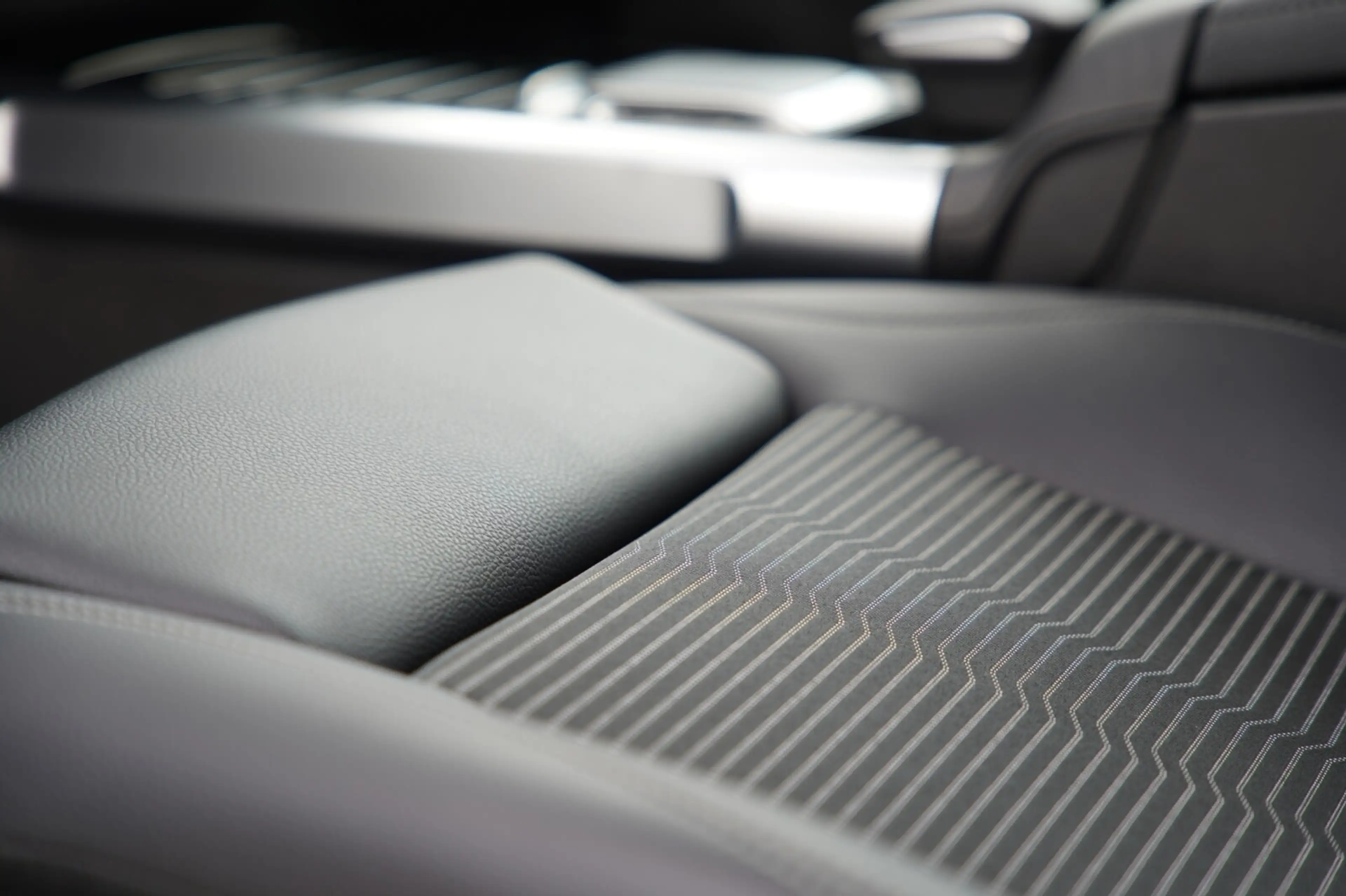 Mercedes-Benz EQB 300 EQB 300 4MATIC Progressive — photo 27