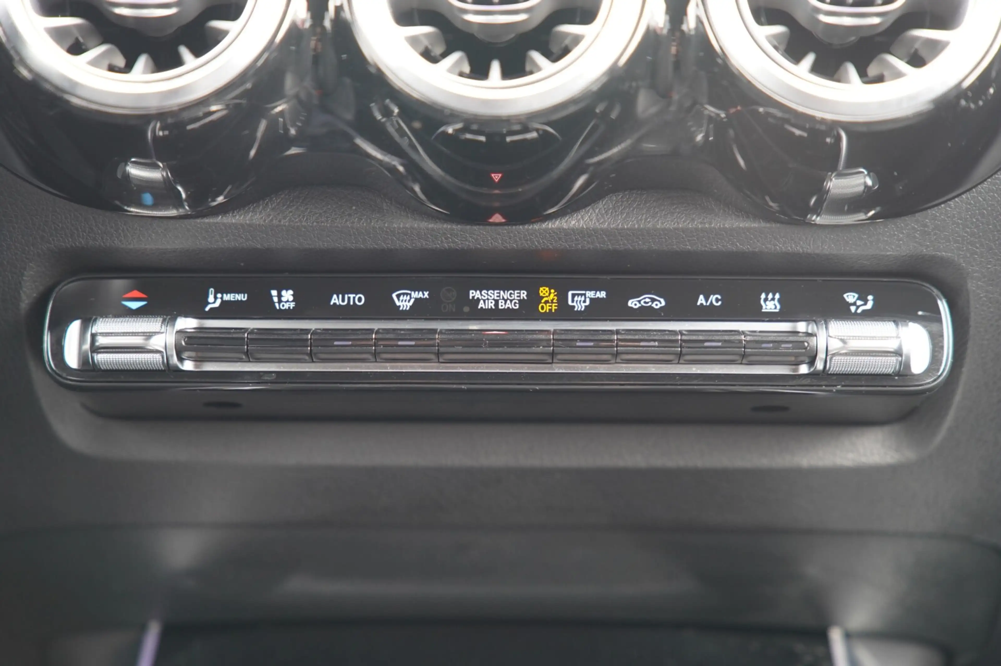 Mercedes-Benz EQB 300 EQB 300 4MATIC Progressive — photo 25