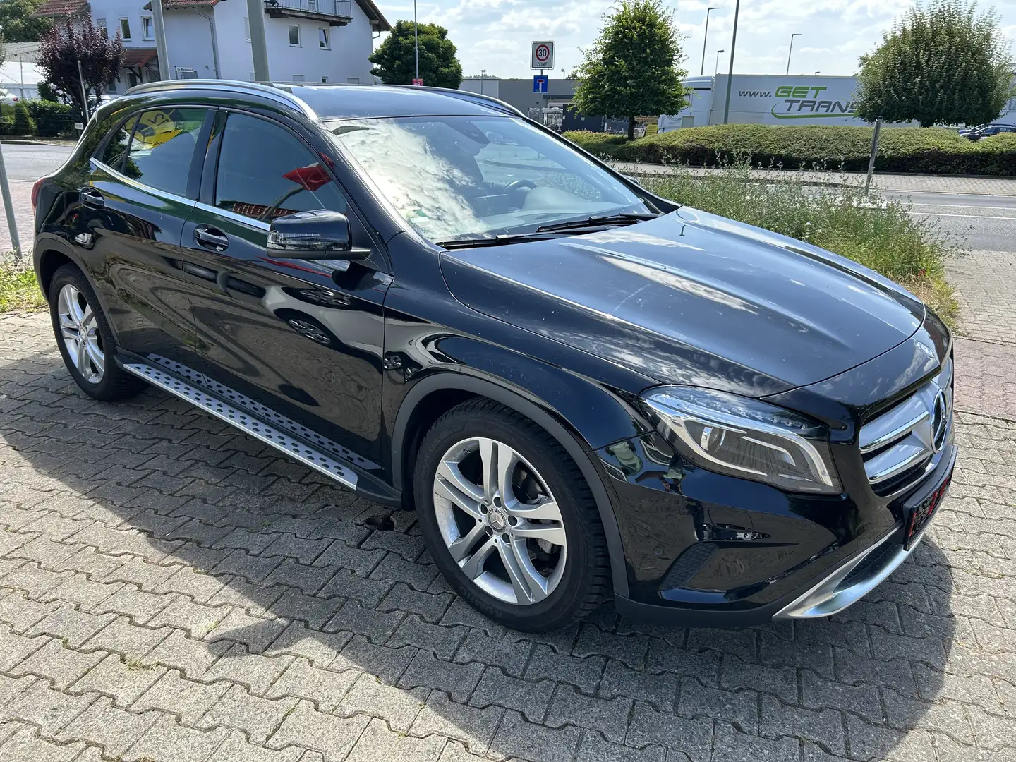Mercedes-Benz GLA 180 GLA 180 Automatik mtl. Rate 149,-€ Zwart - 2