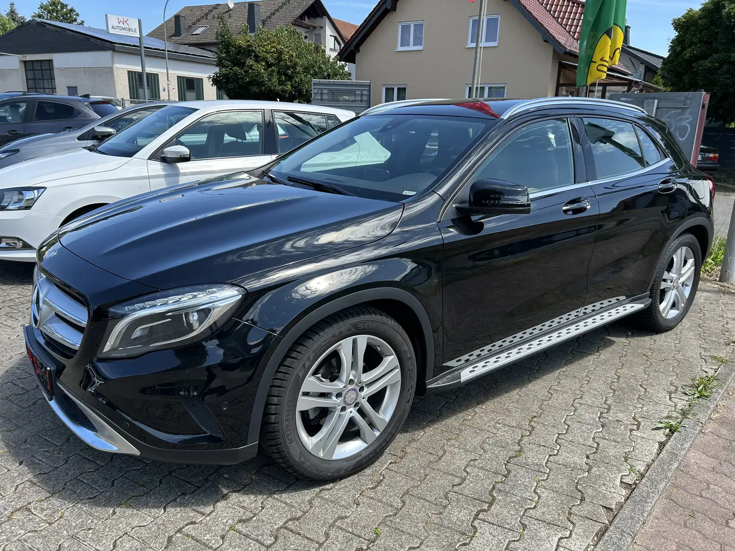Mercedes-Benz GLA 180 GLA 180 Automatik mtl. Rate 149,-€ Zwart - 1