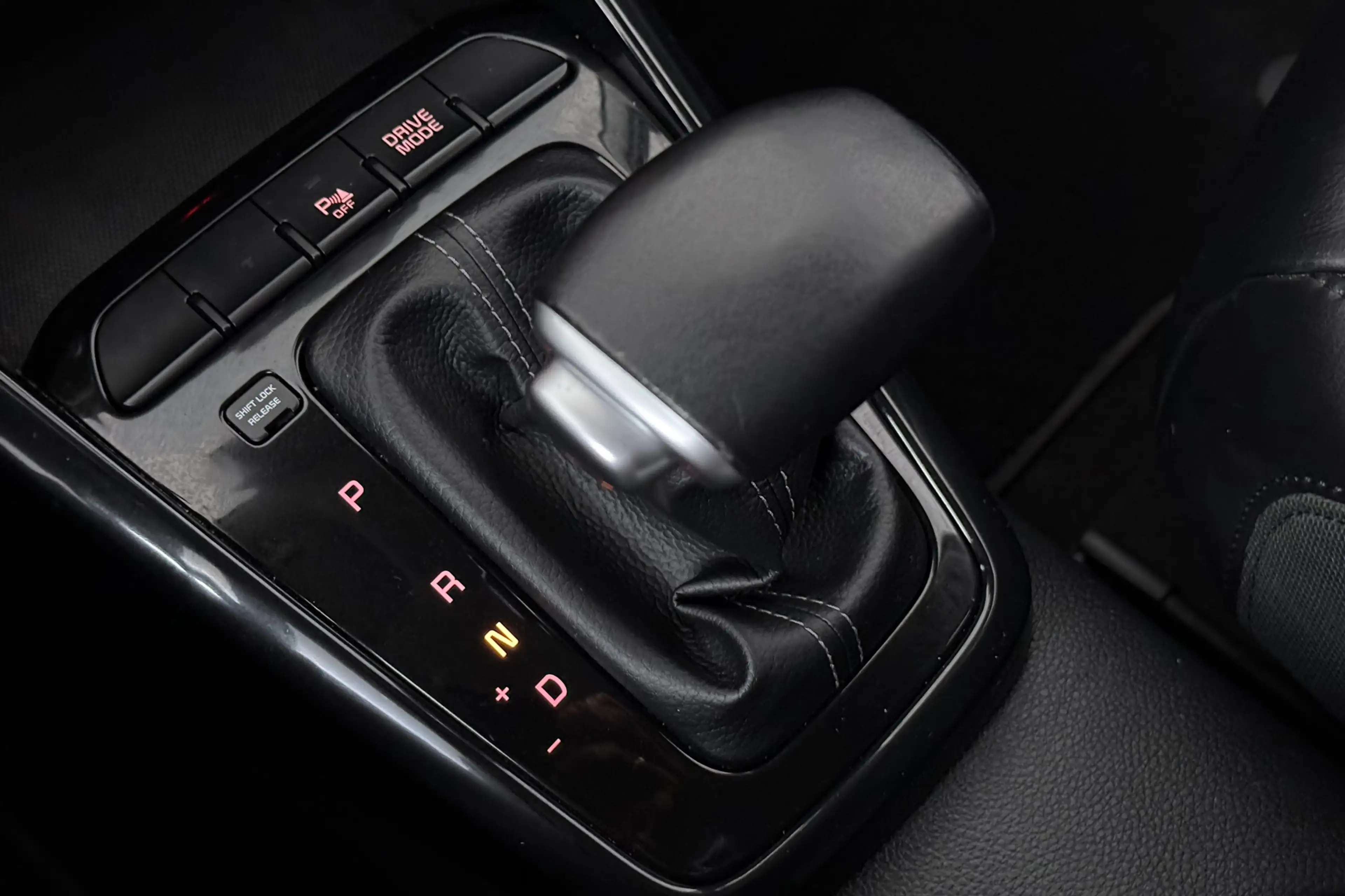 Kia Rio 1.0 T-GDi MHEV DynamicPlusLine (CAMERA, NAVIGATIE, — photo 14