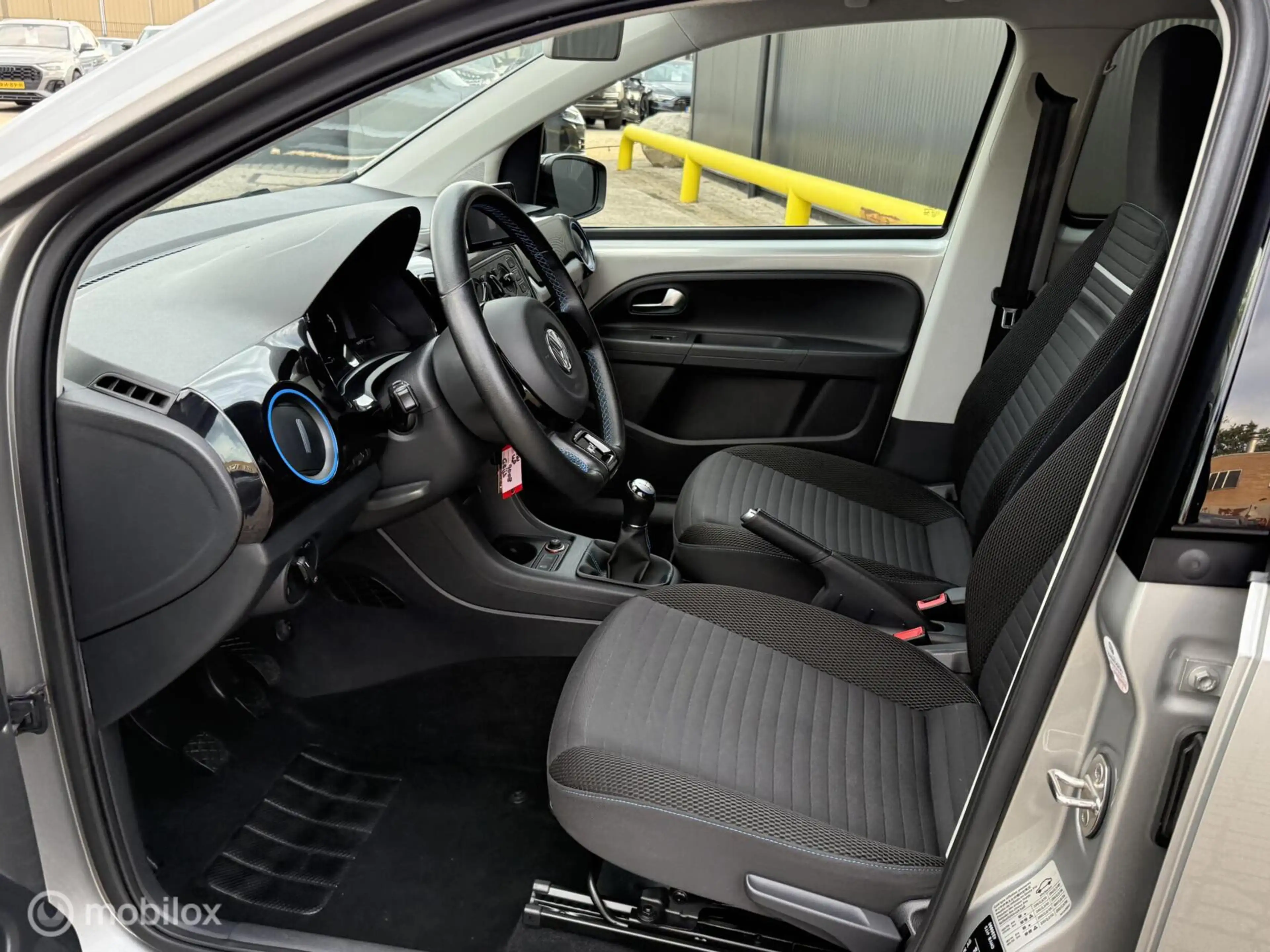 Volkswagen up! 1.0 high up! CUP STOELVERWARMING | PDC | NAVI — photo 10