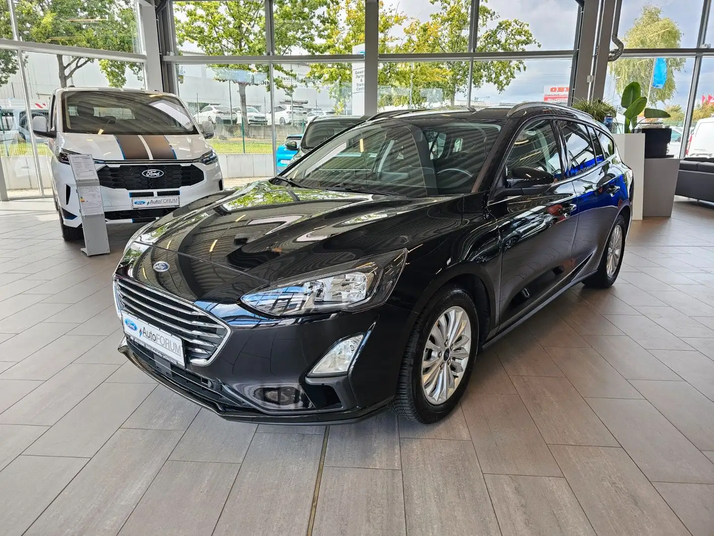 Ford Focus Turnier Titanium Navi LED Schwarz - 2