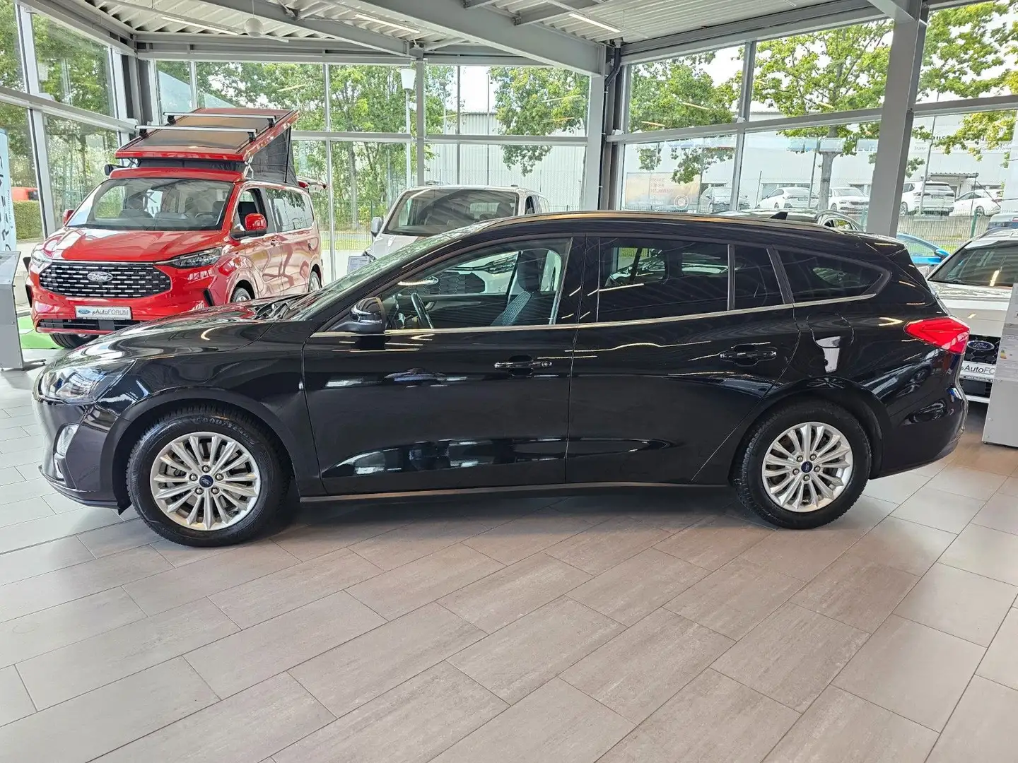 Ford Focus Turnier Titanium Navi LED Schwarz - 1
