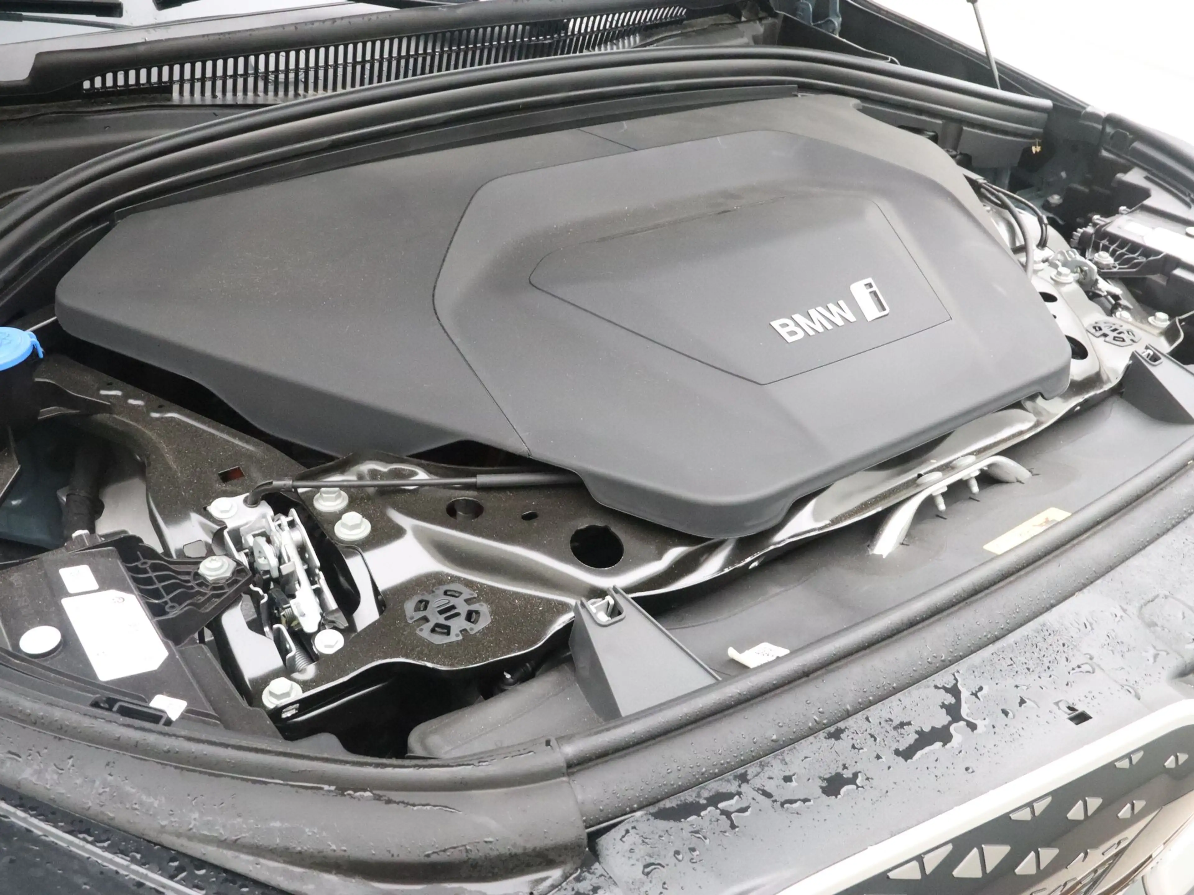 BMW iX1 eDrive20 67 kWh M Sport Edition — photo 4