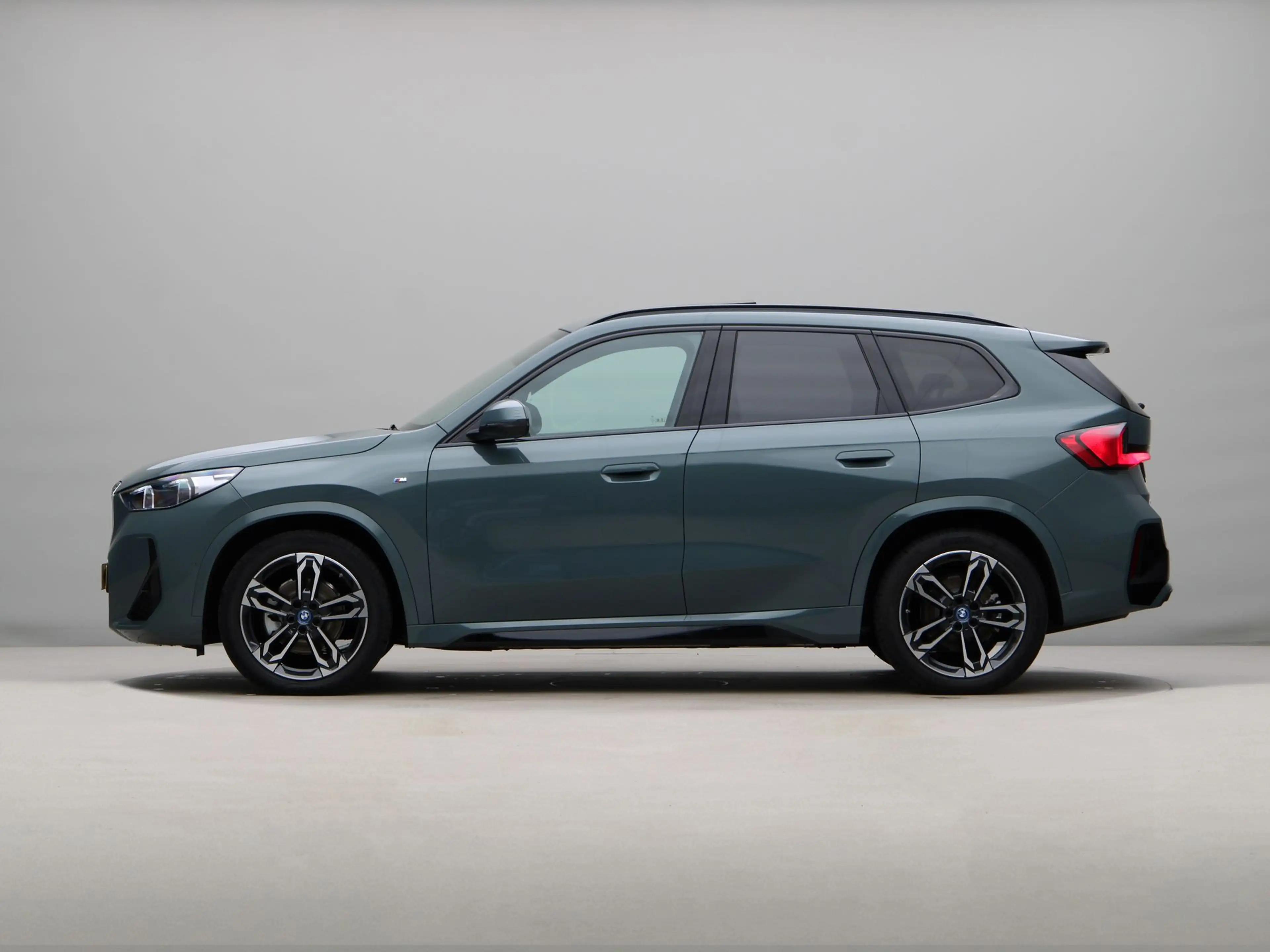 BMW iX1 eDrive20 67 kWh M Sport Edition — photo 12