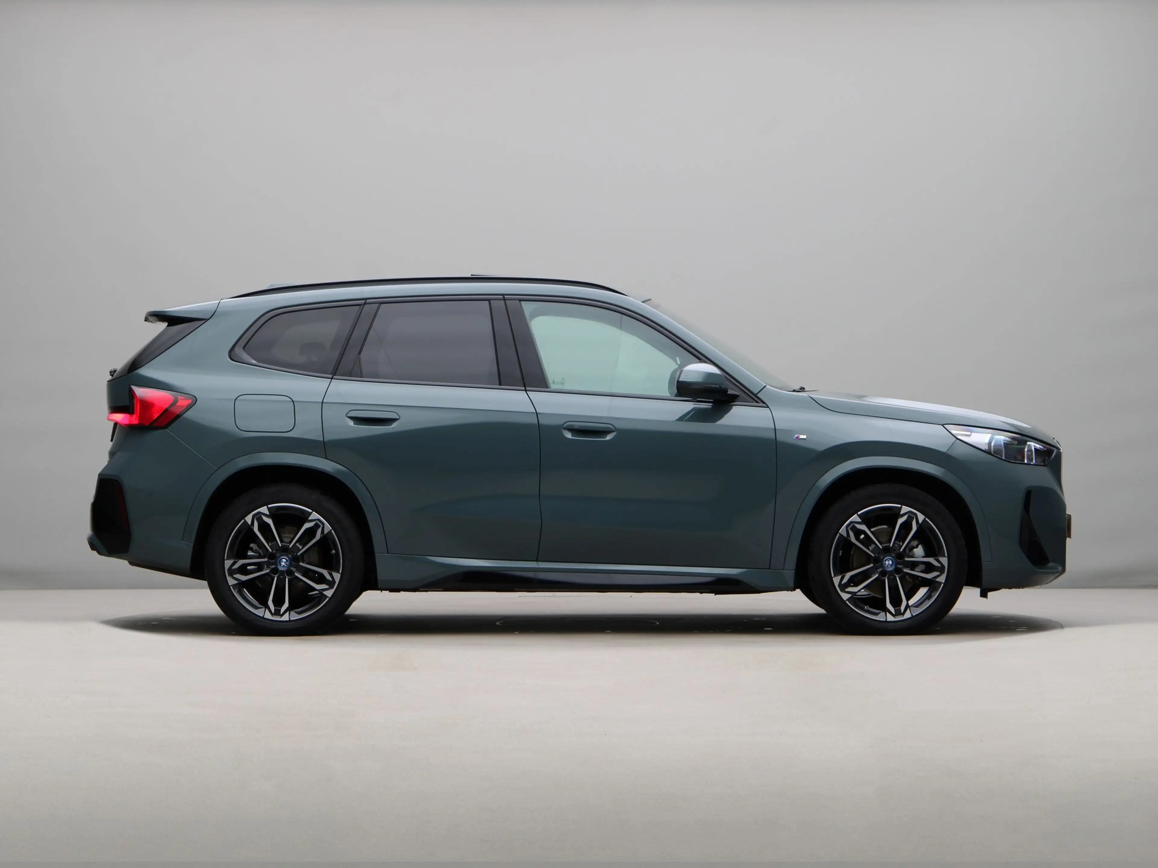 BMW iX1 eDrive20 67 kWh M Sport Edition — photo 8