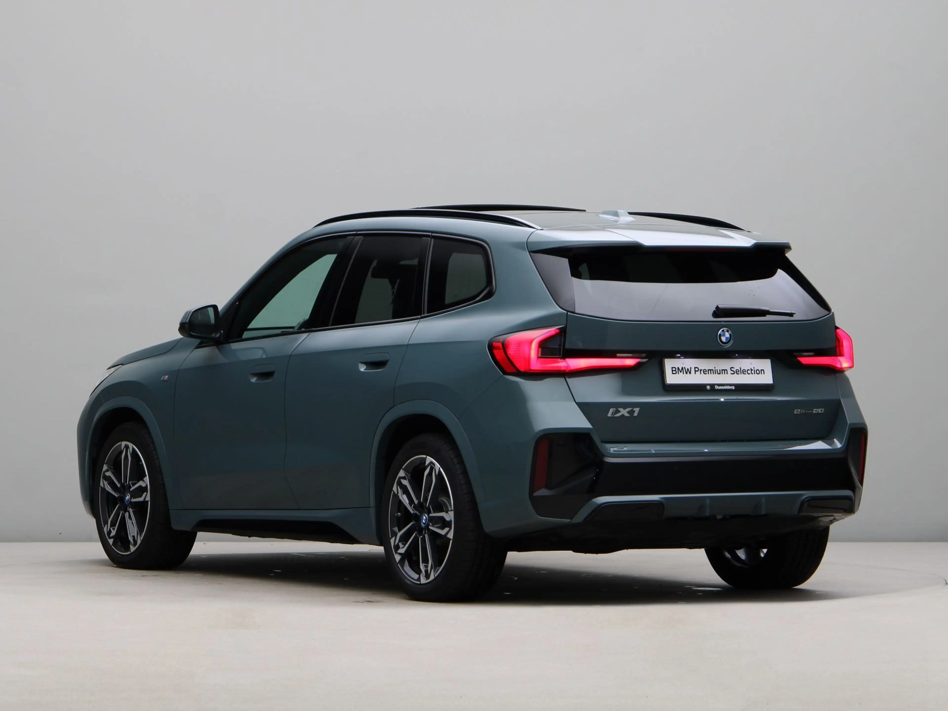 BMW iX1 eDrive20 67 kWh M Sport Edition — photo 11