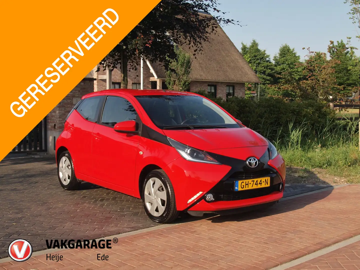 Toyota Aygo 1.0 VVT-i x-play | Camera | Airco | Bluetooth | Gr Rouge - 1