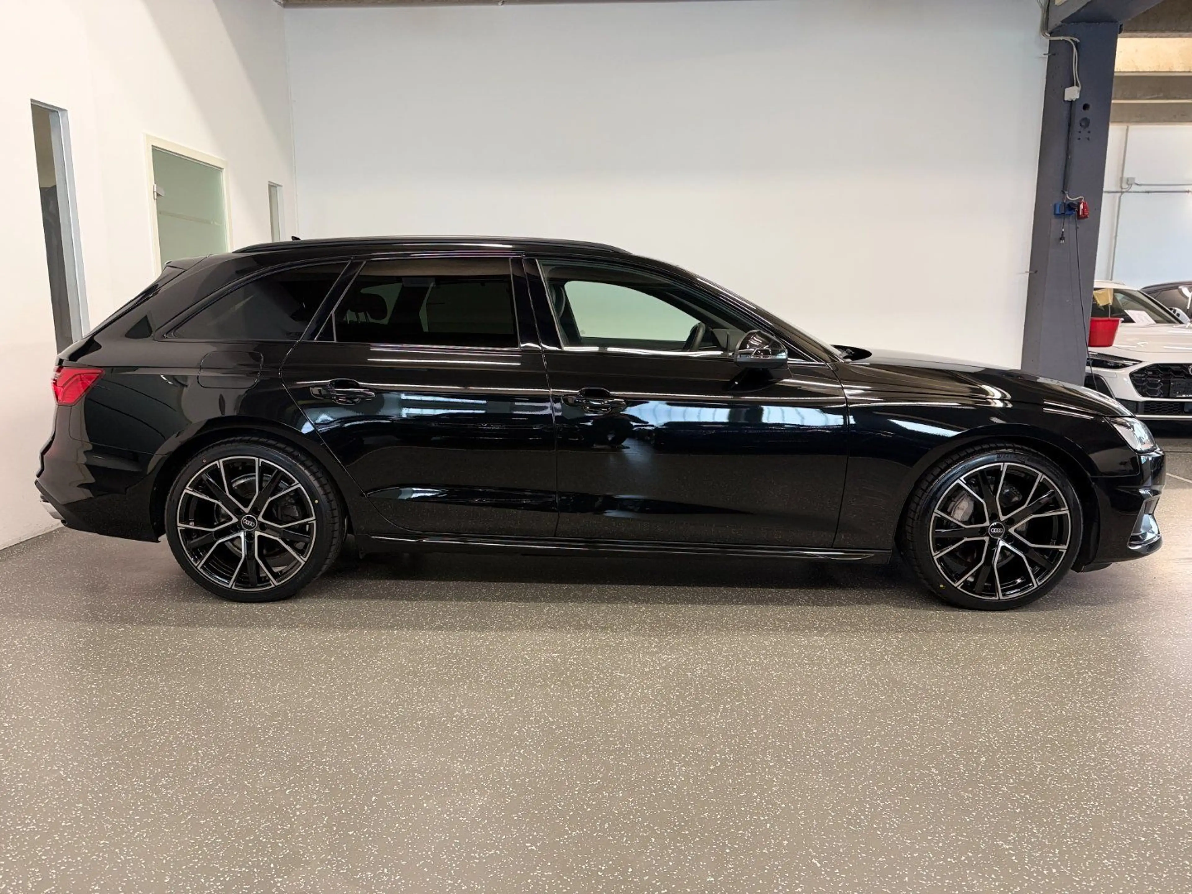 Audi A4 40 2.0 TDI MEGA-OPTIK*RS-SITZE*MASSAGE*LANE*ACC*A — photo 4