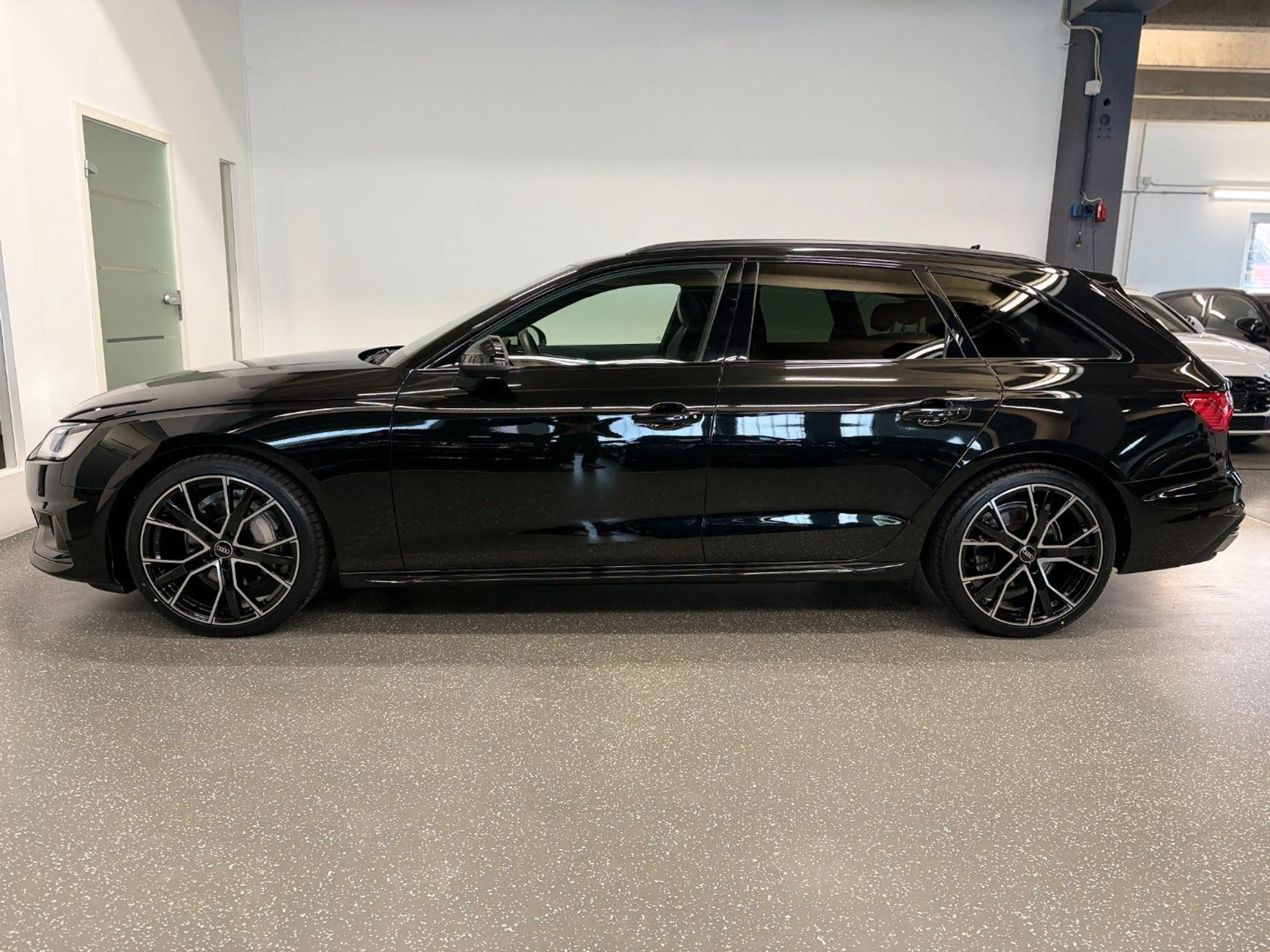 Audi A4 40 2.0 TDI MEGA-OPTIK*RS-SITZE*MASSAGE*LANE*ACC*A — photo 8