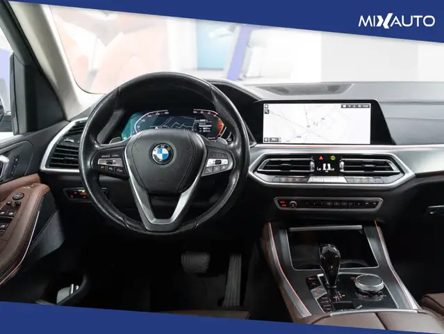 BMW X5 view 11