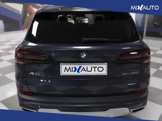 BMW X5 view 4