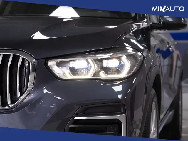 BMW X5 view 10