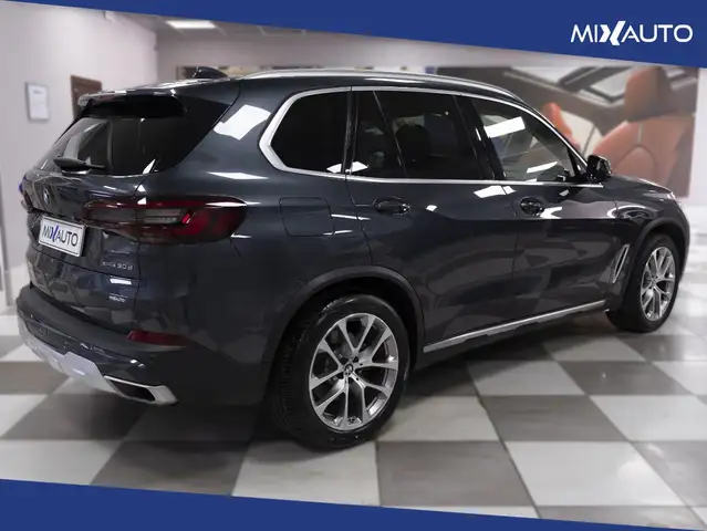 BMW X5 view 5