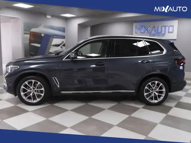 BMW X5 view 3