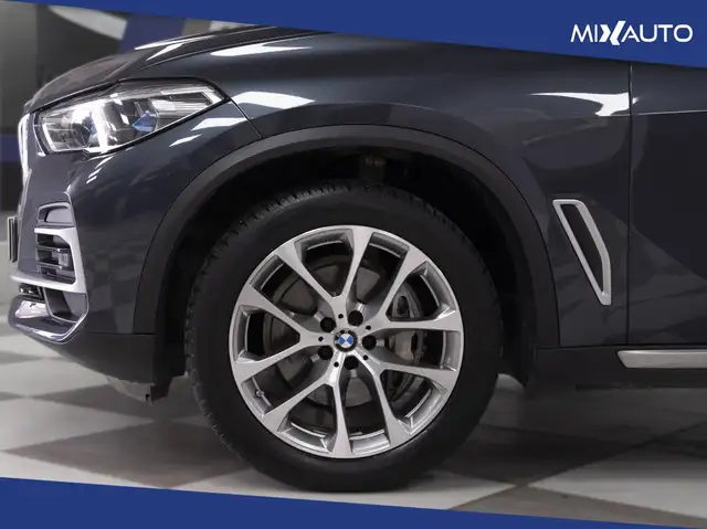 BMW X5 view 8