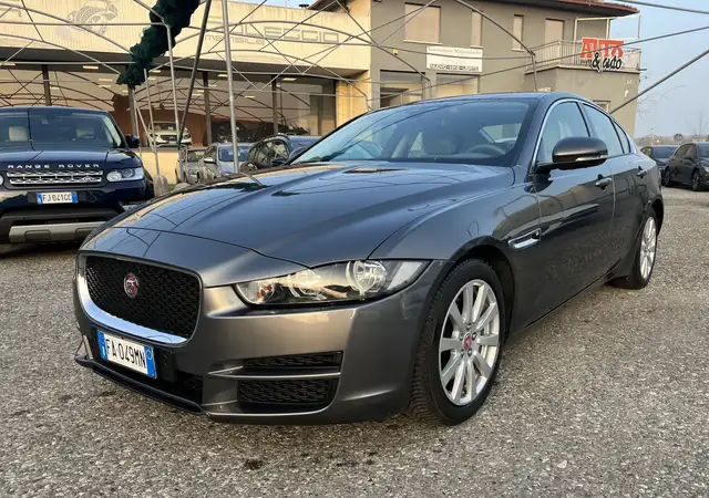 Jaguar XE 2.0d 180cv auto