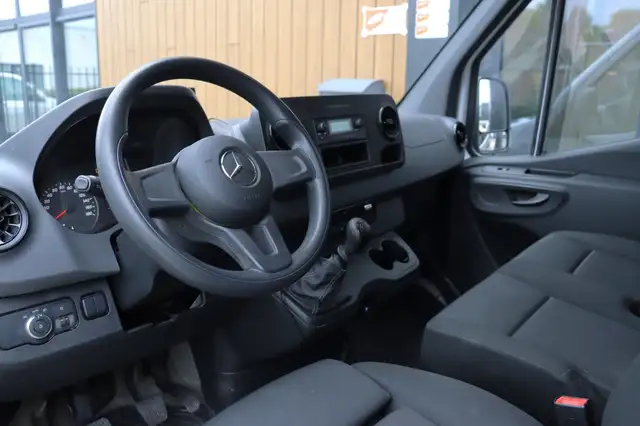 Mercedes-Benz Sprinter view 7