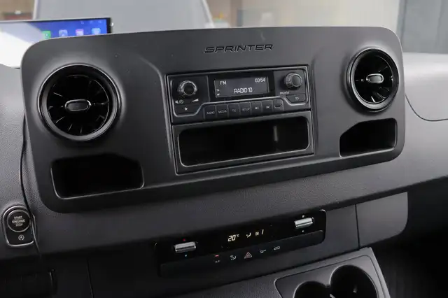 Mercedes-Benz Sprinter view 9