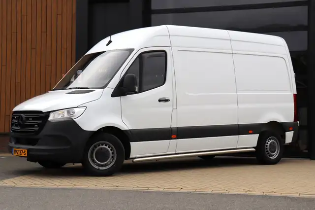 Mercedes-Benz Sprinter view 26