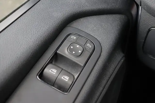 Mercedes-Benz Sprinter view 14