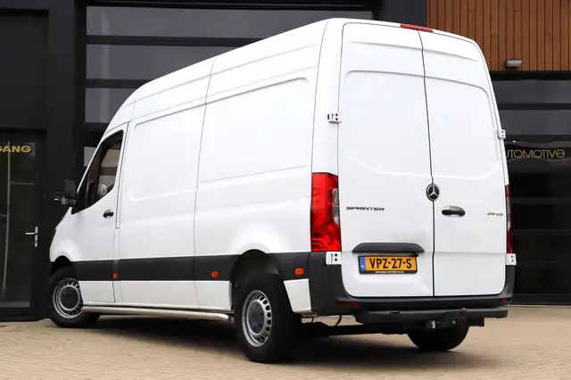 Mercedes-Benz Sprinter view 19