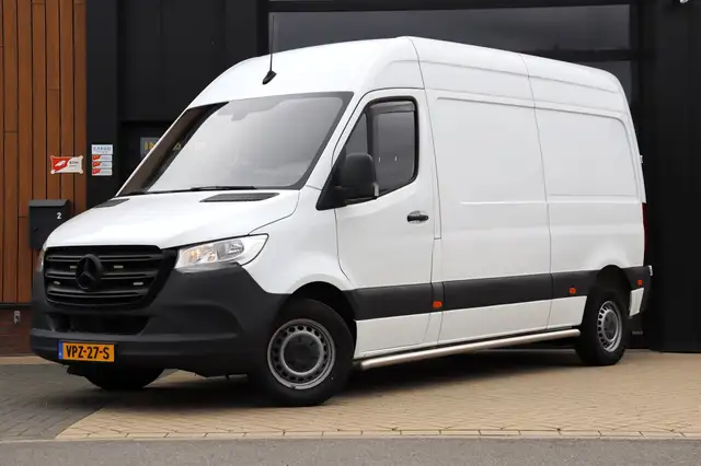 Mercedes-Benz Sprinter view 5