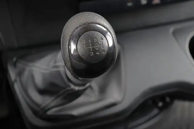 Mercedes-Benz Sprinter view 15