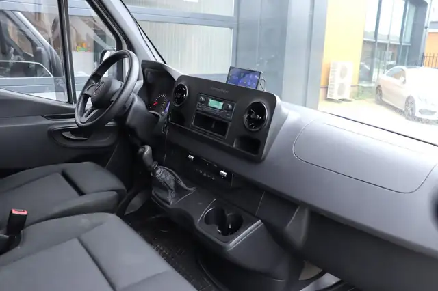 Mercedes-Benz Sprinter view 13