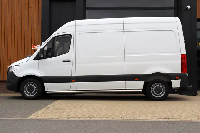 Mercedes-Benz Sprinter view 12