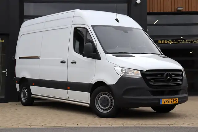Mercedes-Benz Sprinter view 6