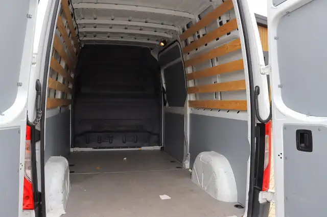 Mercedes-Benz Sprinter view 23