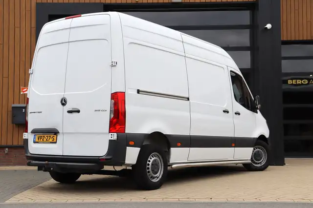 Mercedes-Benz Sprinter view 18