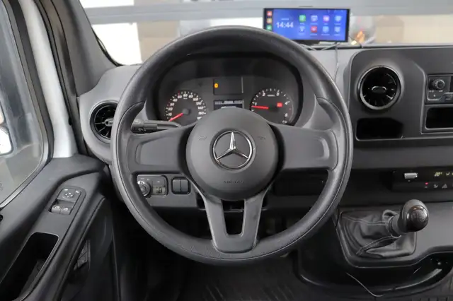 Mercedes-Benz Sprinter view 3