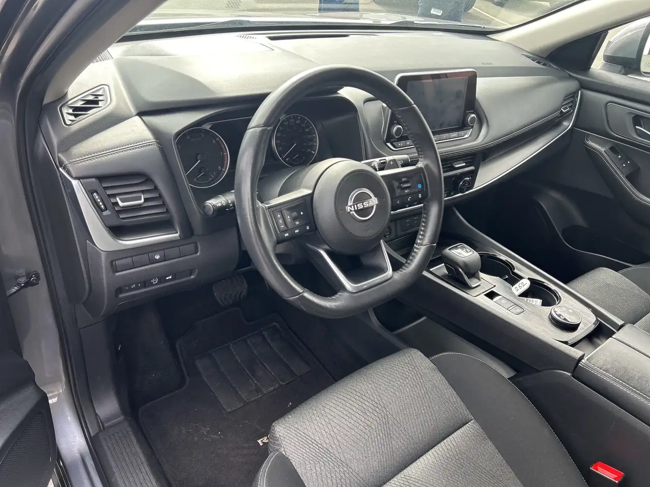 Nissan Rogue снимка Nissan Rogue