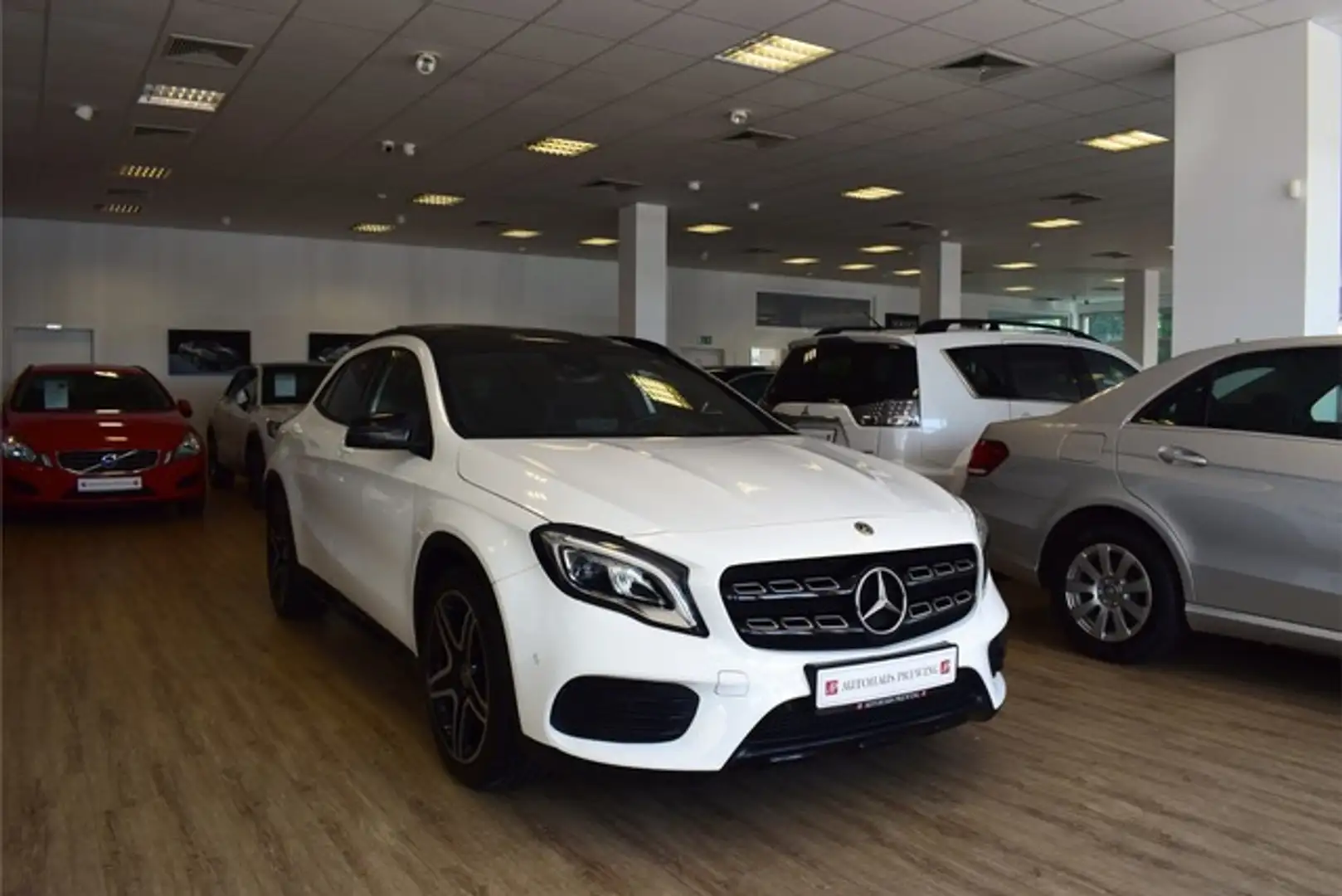 Mercedes-Benz GLA 180 AMG-LINE/PANO/NIGHT/TOTW./MTL.RATE 221,- Weiß - 2