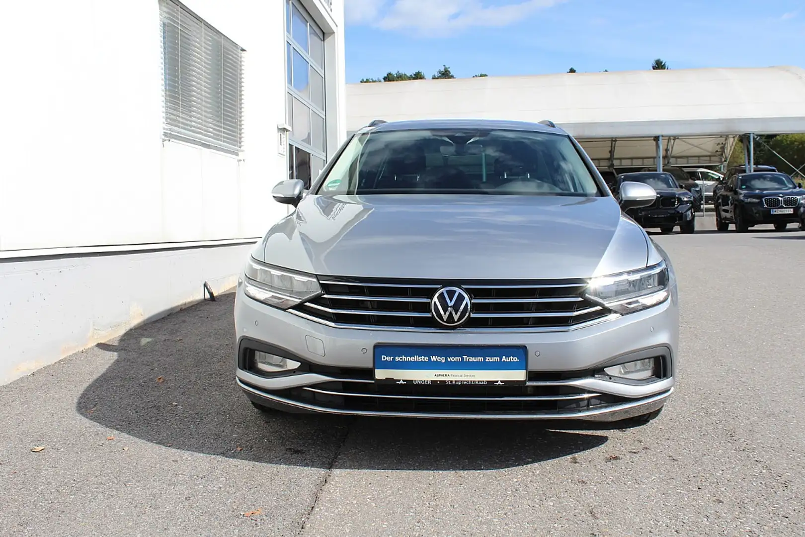 Volkswagen Passat Variant Business 2,0 SCR TDI DSG Grau - 2