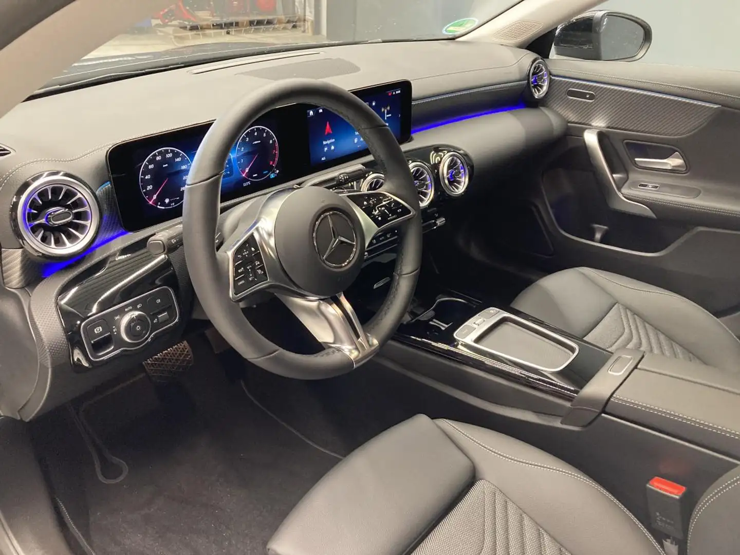 Mercedes-Benz CLA 200 Coupe Edition Progressive Panodach Winterpaket Nig Schwarz - 2