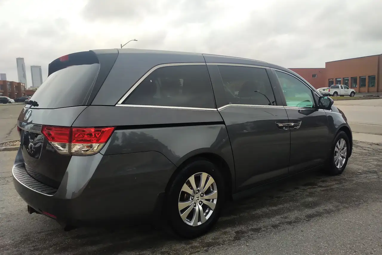 Honda Odyssey снимка Honda Odyssey
