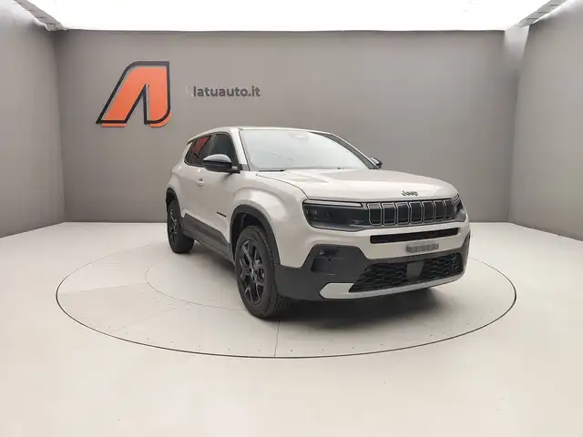 Jeep Avenger view 3