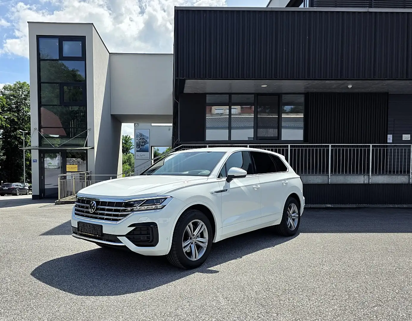 Volkswagen Touareg 4Motion V6 TDI SCR R-Line Aut.; Kamera, AHK, Lu... Weiß - 1