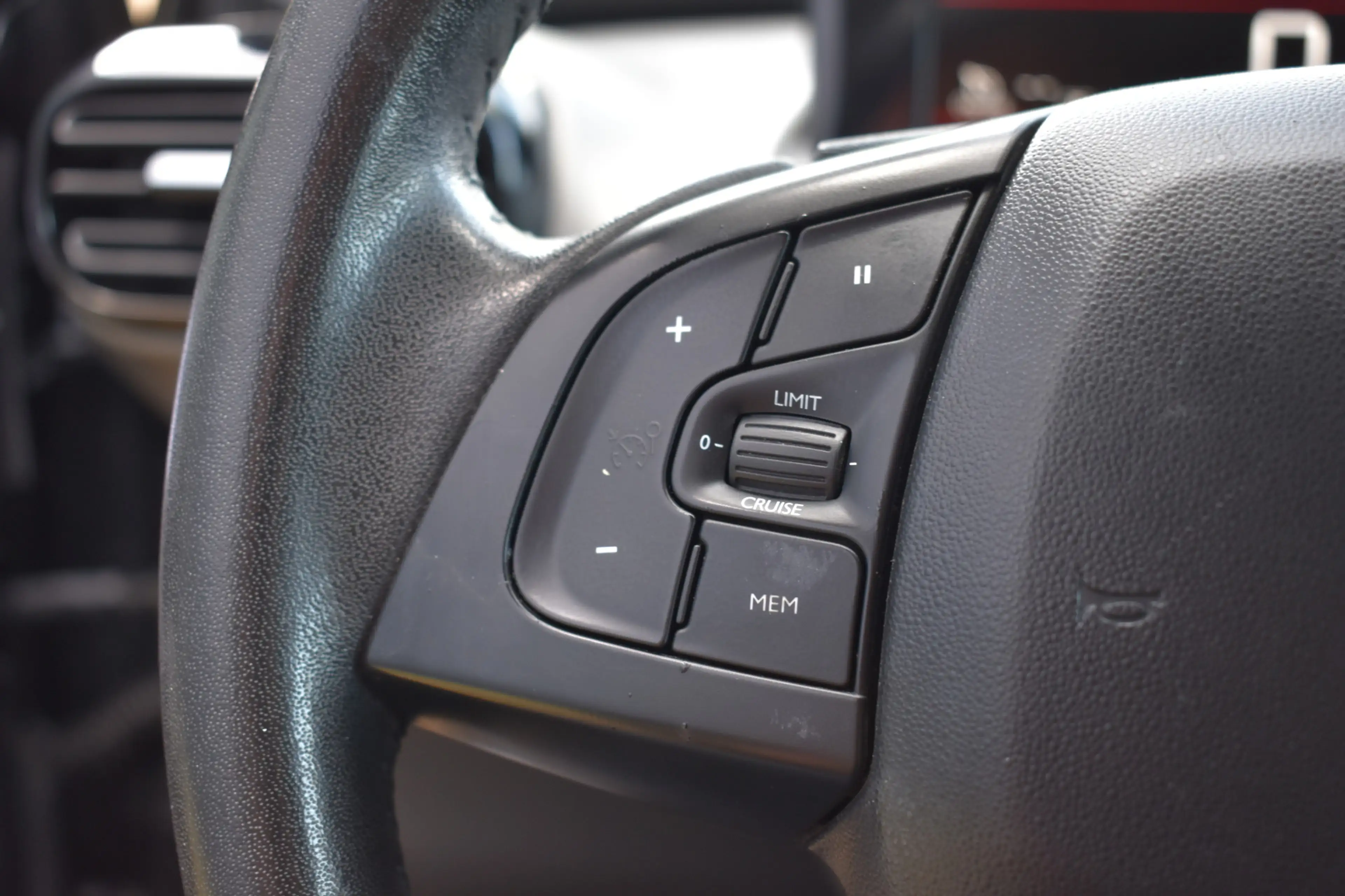 Citroen C4 Cactus 1.2 PureTech Feel Trekhaak Navi Stoelverwarming — photo 11