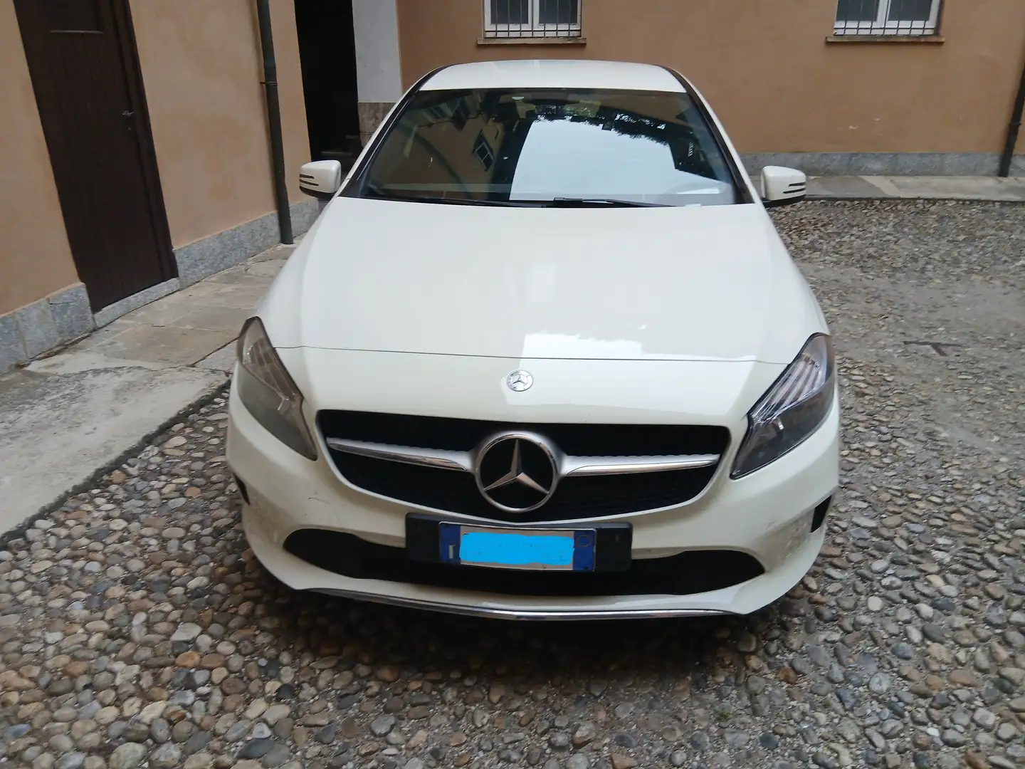 Mercedes-Benz A 180 A 180 d Premium my16 Bianco - 1