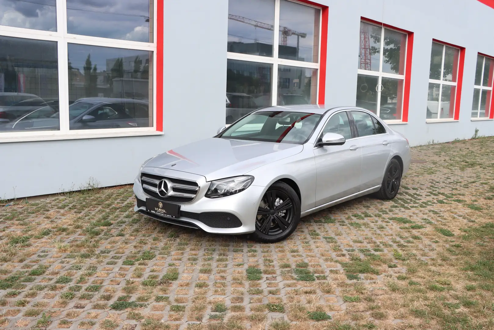 Mercedes-Benz E 220 E 220 d|Multibeam LED|Park-Assistent|KeyFree-Start Grau - 2