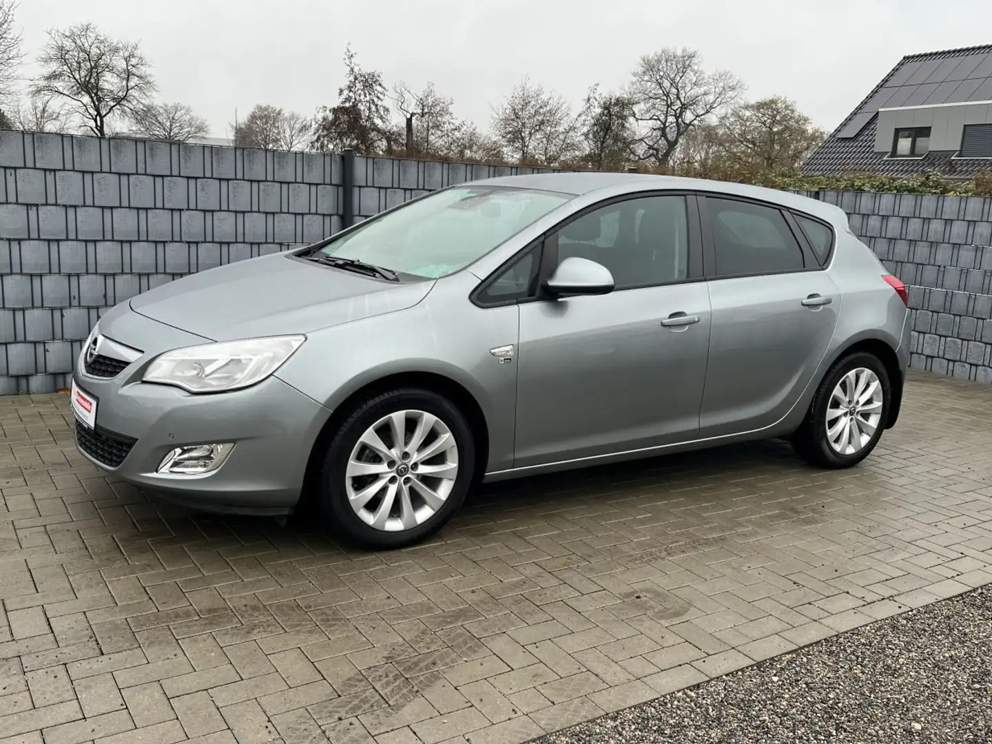 Opel Astra J Lim. 5-trg. 150 Jahre Opel Argent - 1