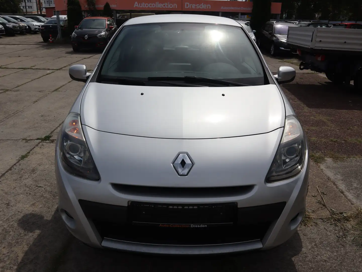 Renault Clio Dynamique Silber - 2